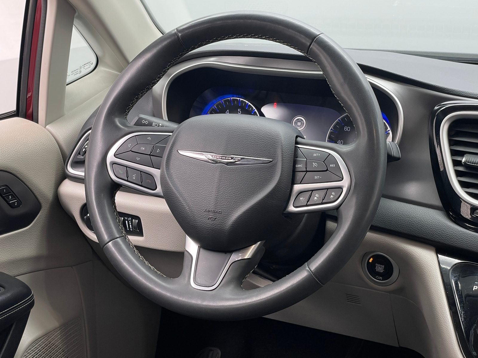 Thumbnail: 2022 Chrysler Pacifica - 4