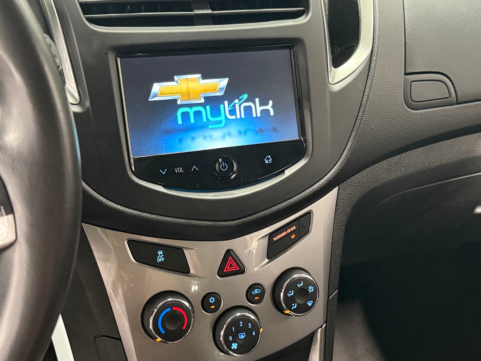 Thumbnail: 2016 Chevrolet Trax - 3