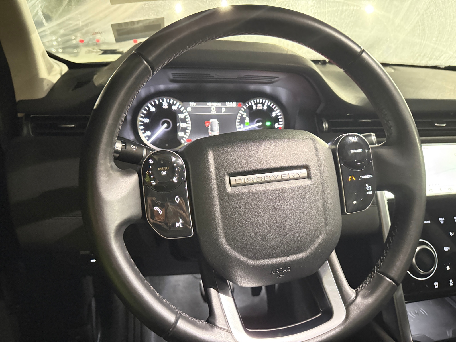 Thumbnail: 2020 Land Rover Discovery Sport - 5