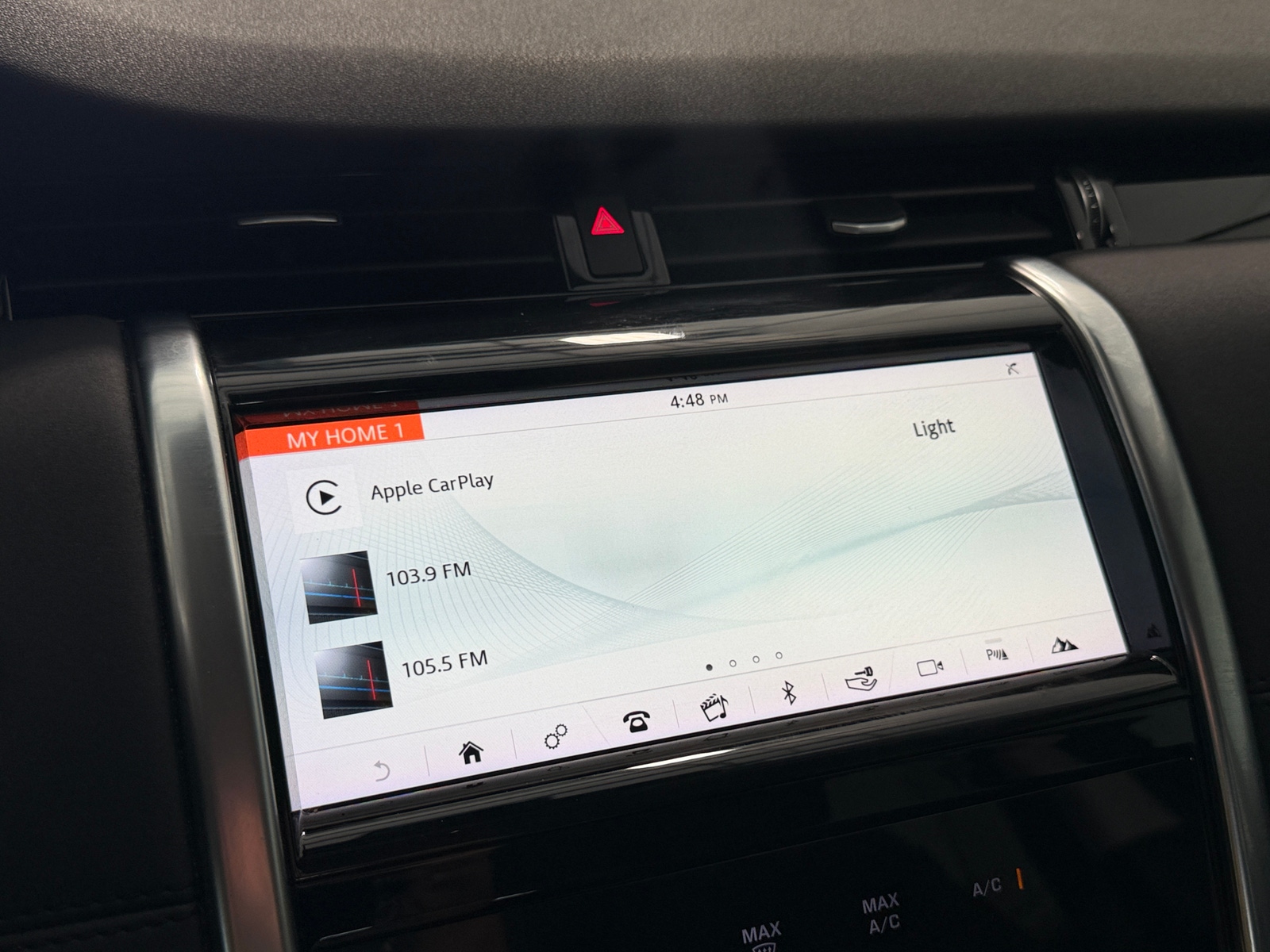 Thumbnail: 2020 Land Rover Discovery Sport - 4
