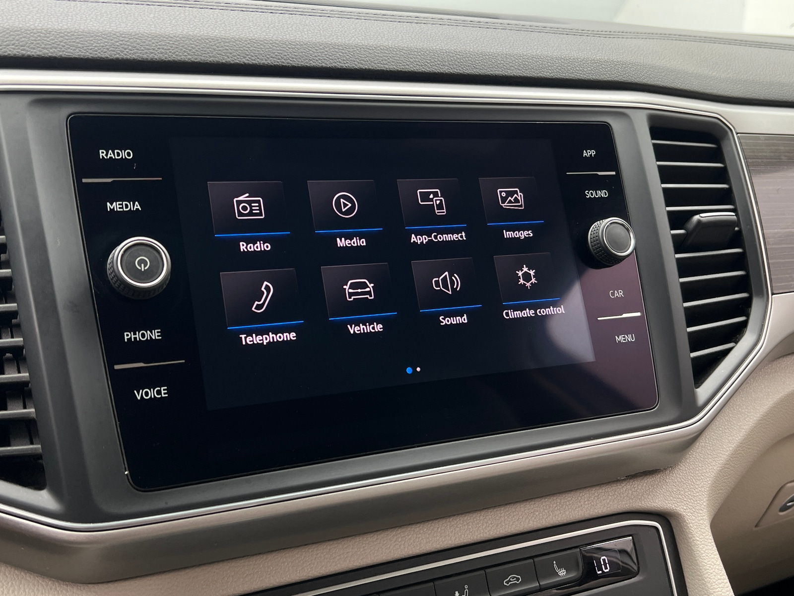 Thumbnail: 2019 Volkswagen Atlas - 4