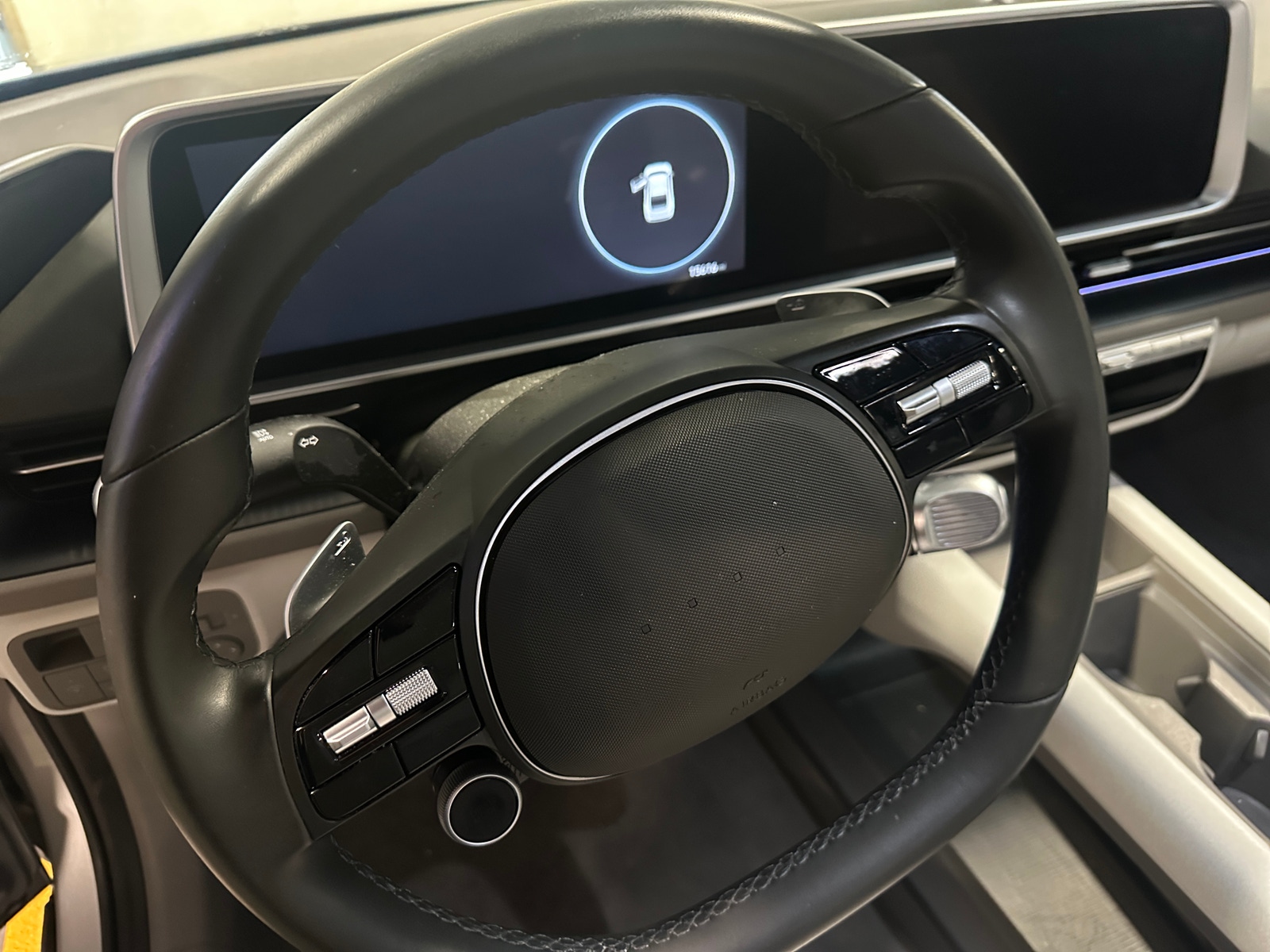 Thumbnail: 2023 Hyundai Ioniq 6 - 4