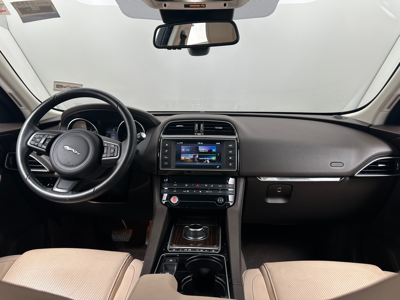 Thumbnail: 2017 Jaguar F-Pace - 2