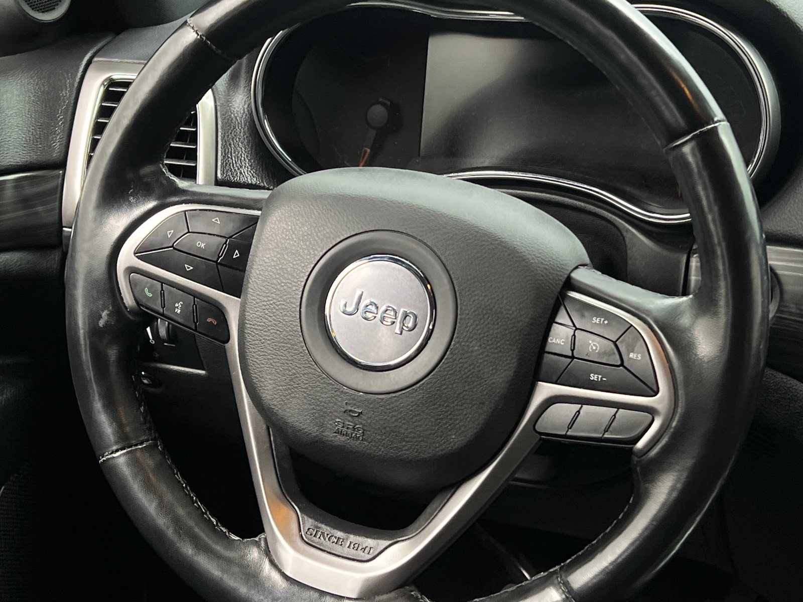 Thumbnail: 2022 Jeep Grand Cherokee - 4