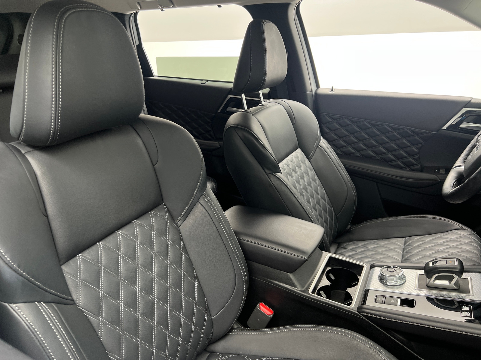 Thumbnail: 2025 Mitsubishi Outlander - 2
