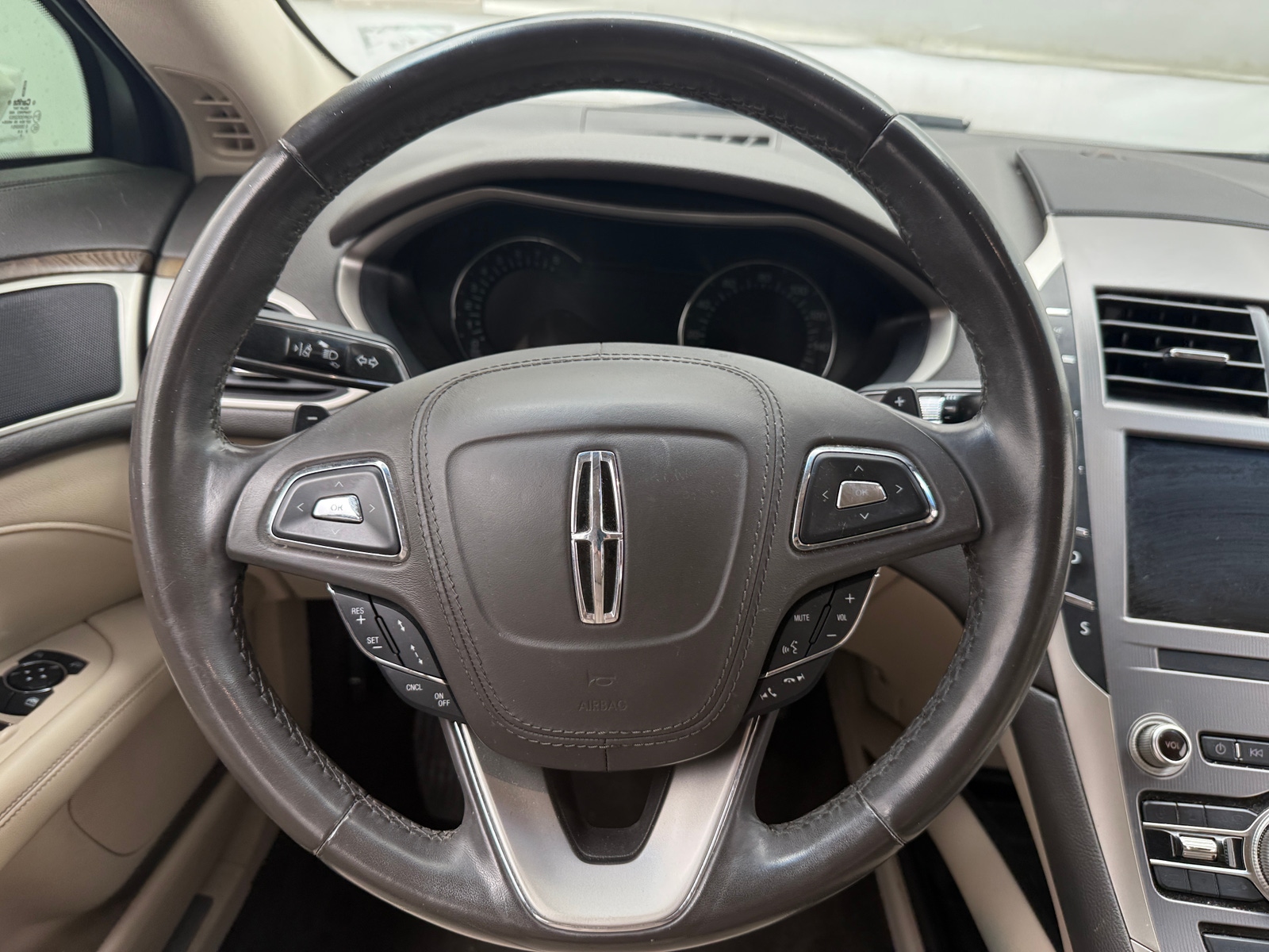 Thumbnail: 2019 Lincoln MKZ - 4