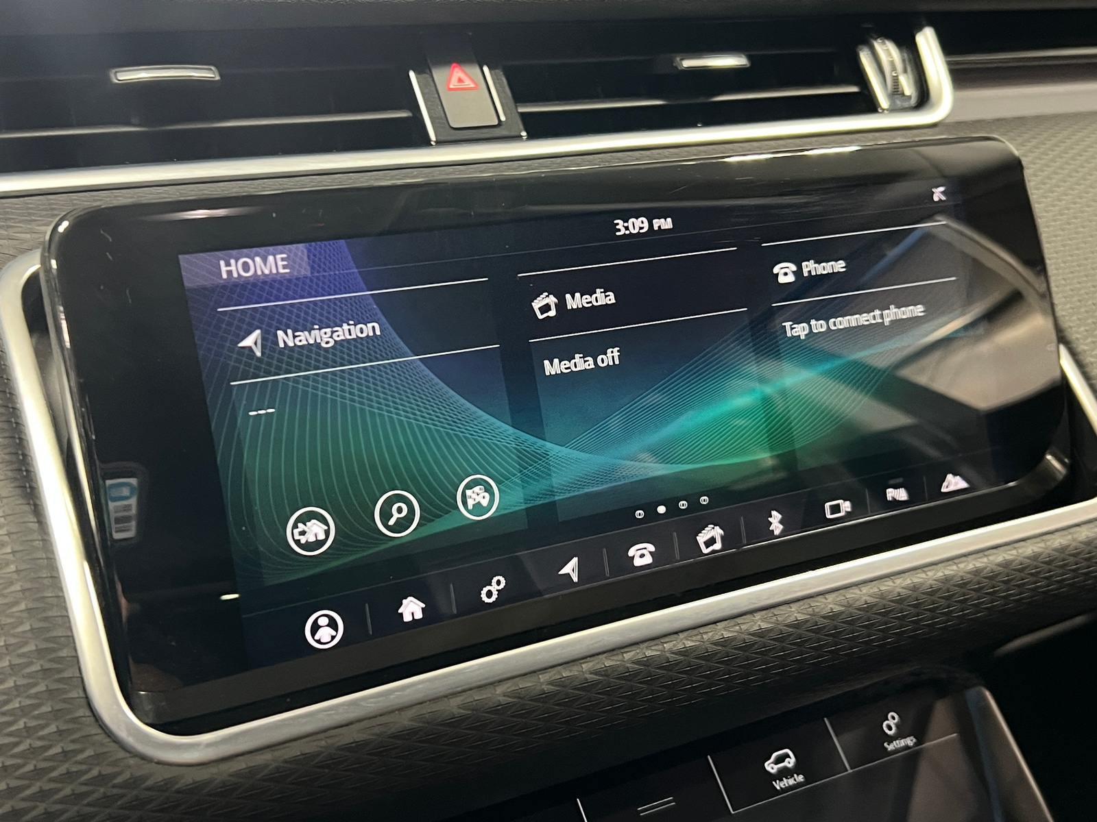 Thumbnail: 2020 Land Rover Range Rover Evoque - 3