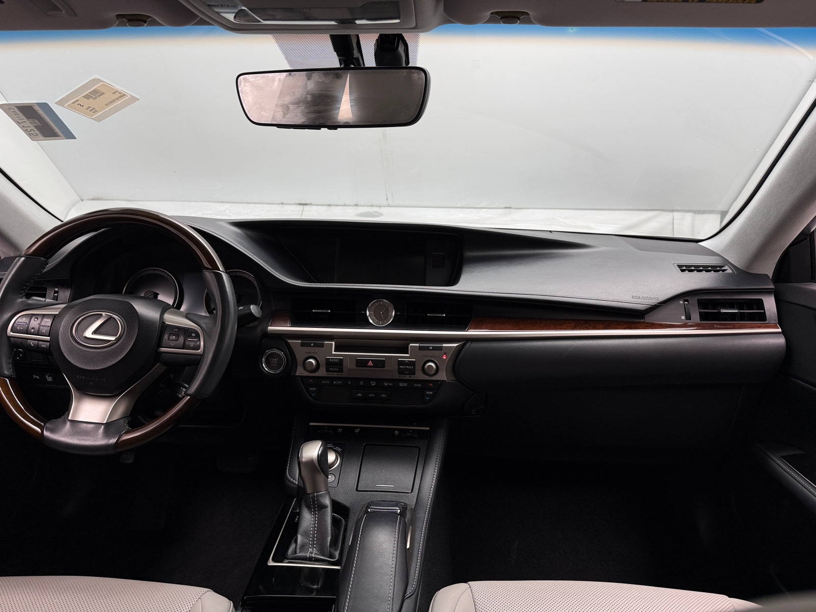 Thumbnail: 2016 Lexus ES - 3