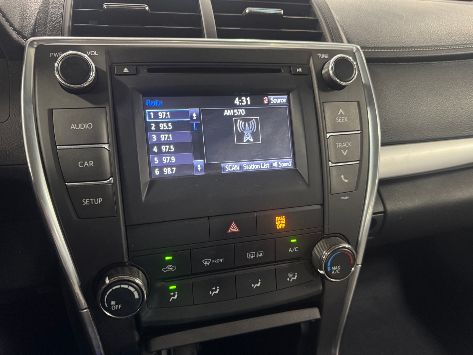 Thumbnail: 2016 Toyota Camry - 4