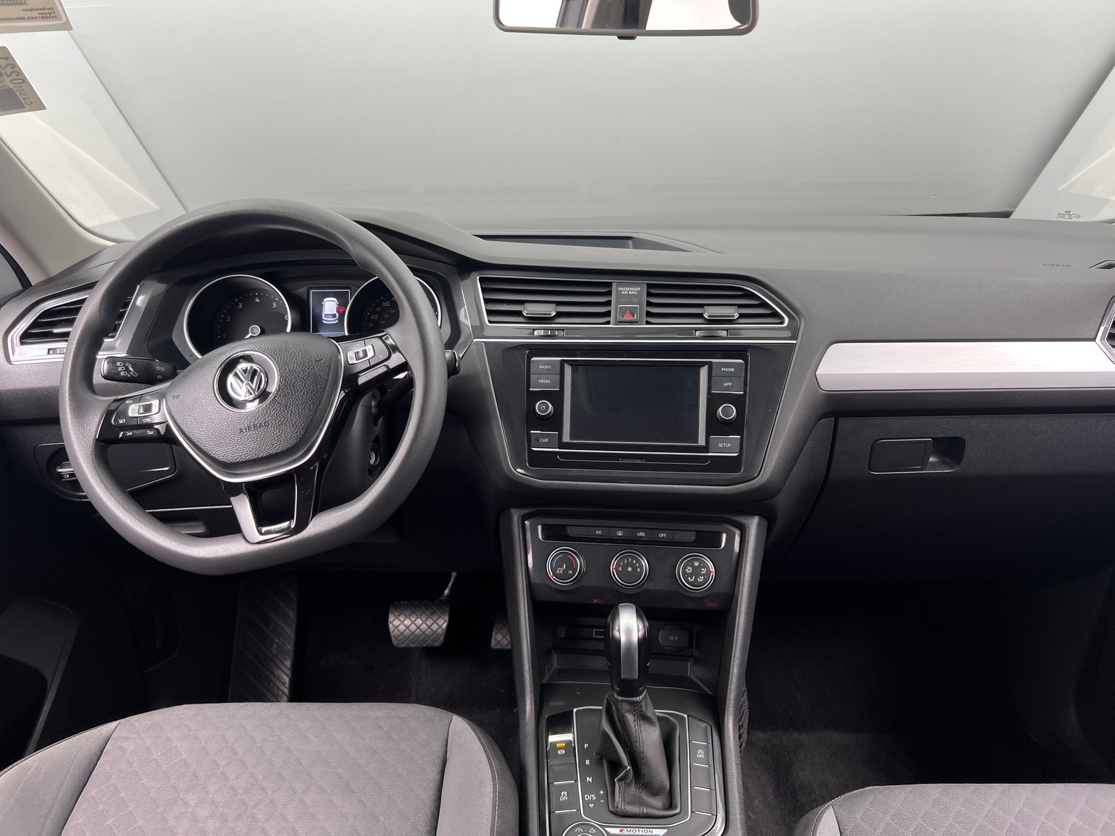 Thumbnail: 2018 Volkswagen Tiguan - 3