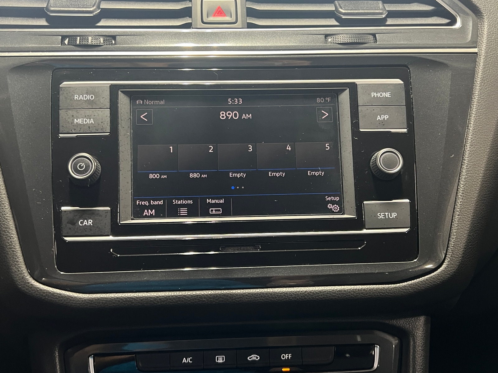 Thumbnail: 2018 Volkswagen Tiguan - 4