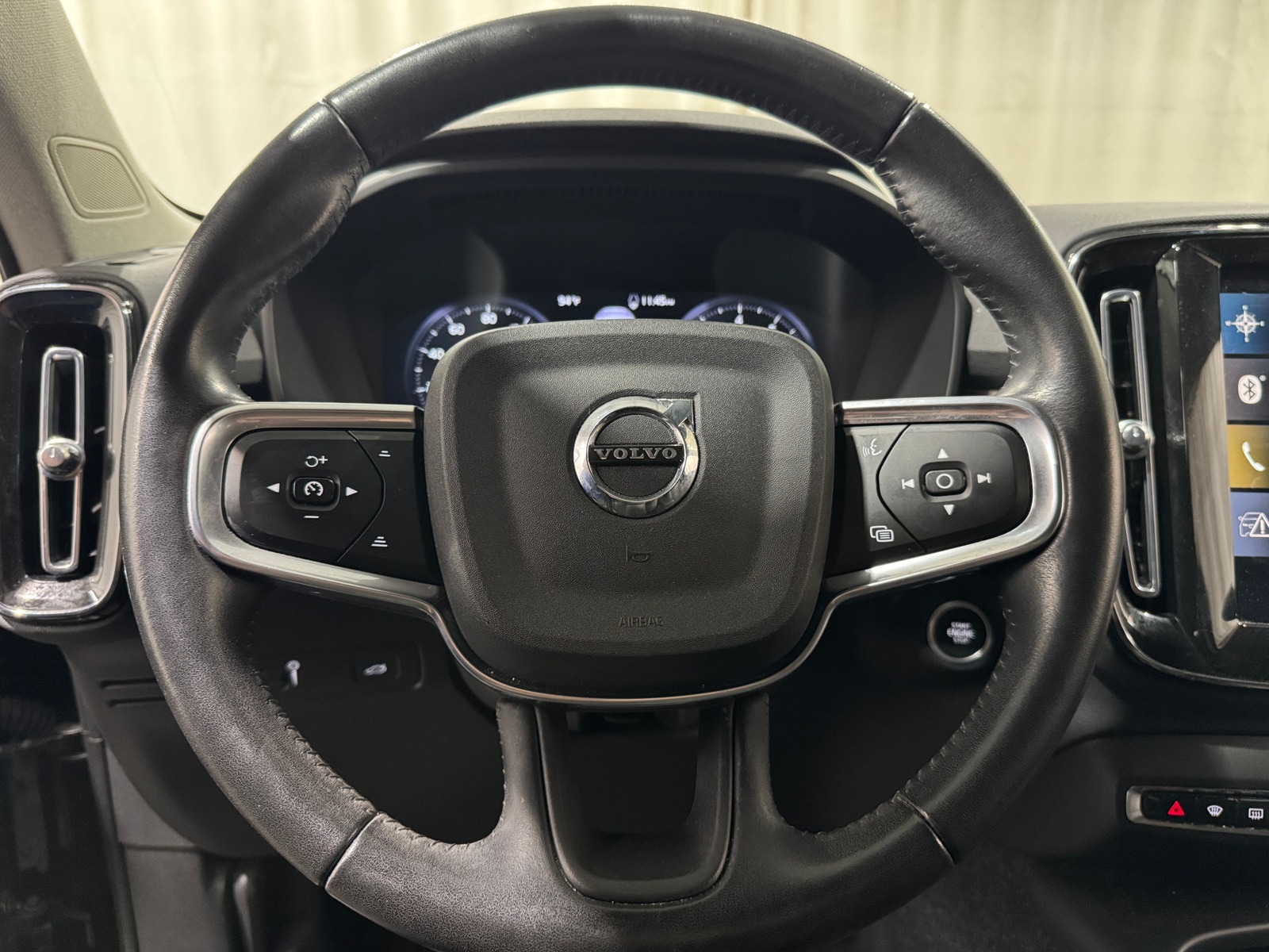 Thumbnail: 2021 Volvo XC40 - 4