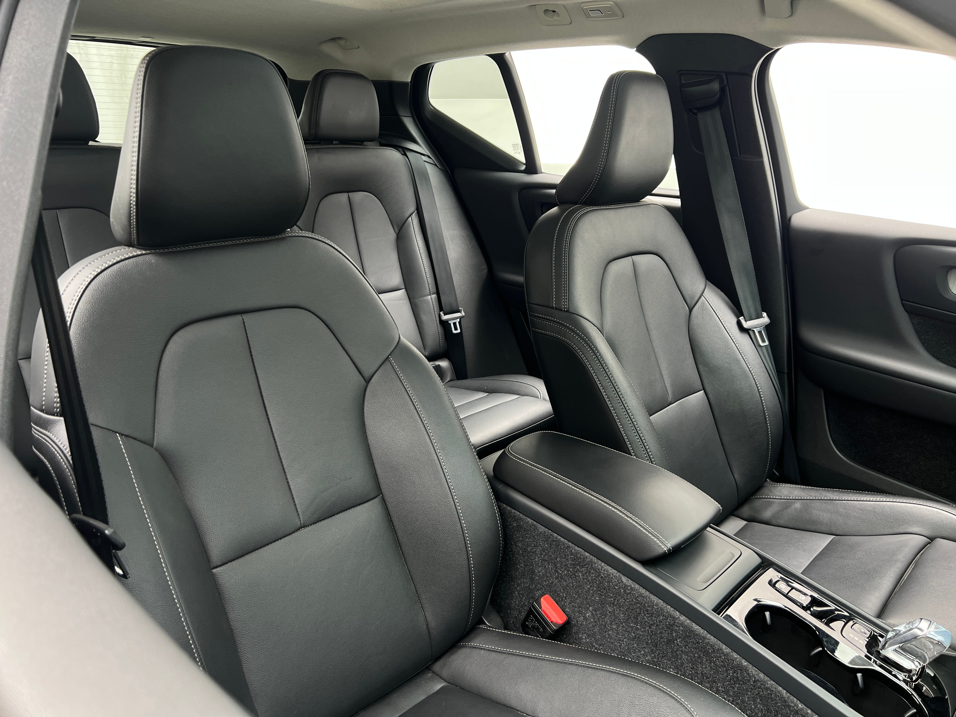 2025 Volvo XC40