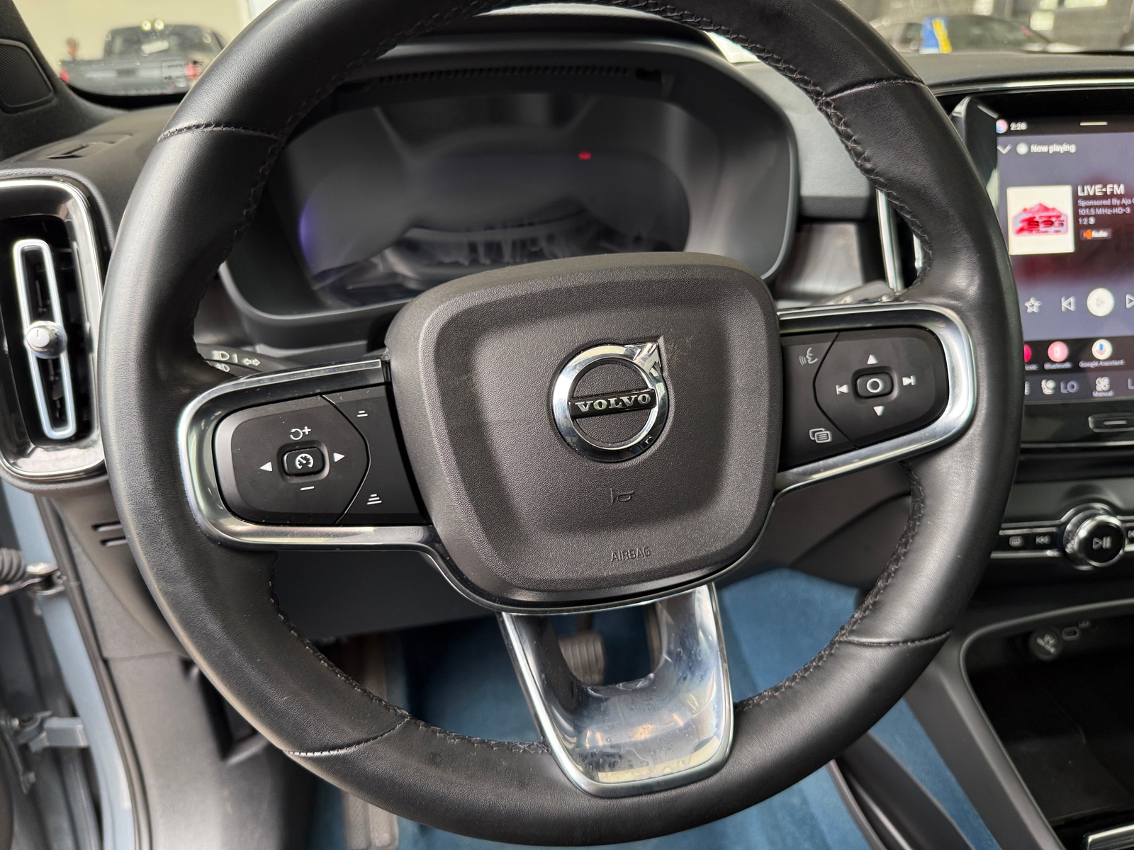Thumbnail: 2023 Volvo C40 - 4