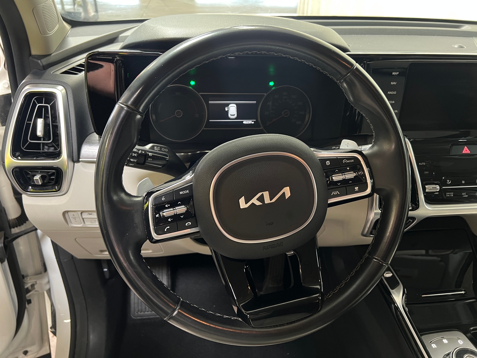 Thumbnail: 2022 Kia Sorento - 4
