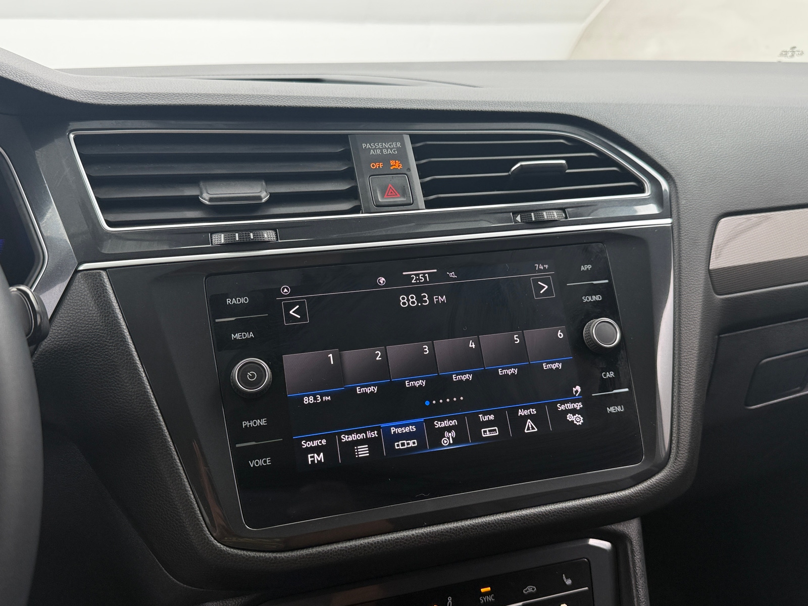 Thumbnail: 2024 Volkswagen Tiguan - 3