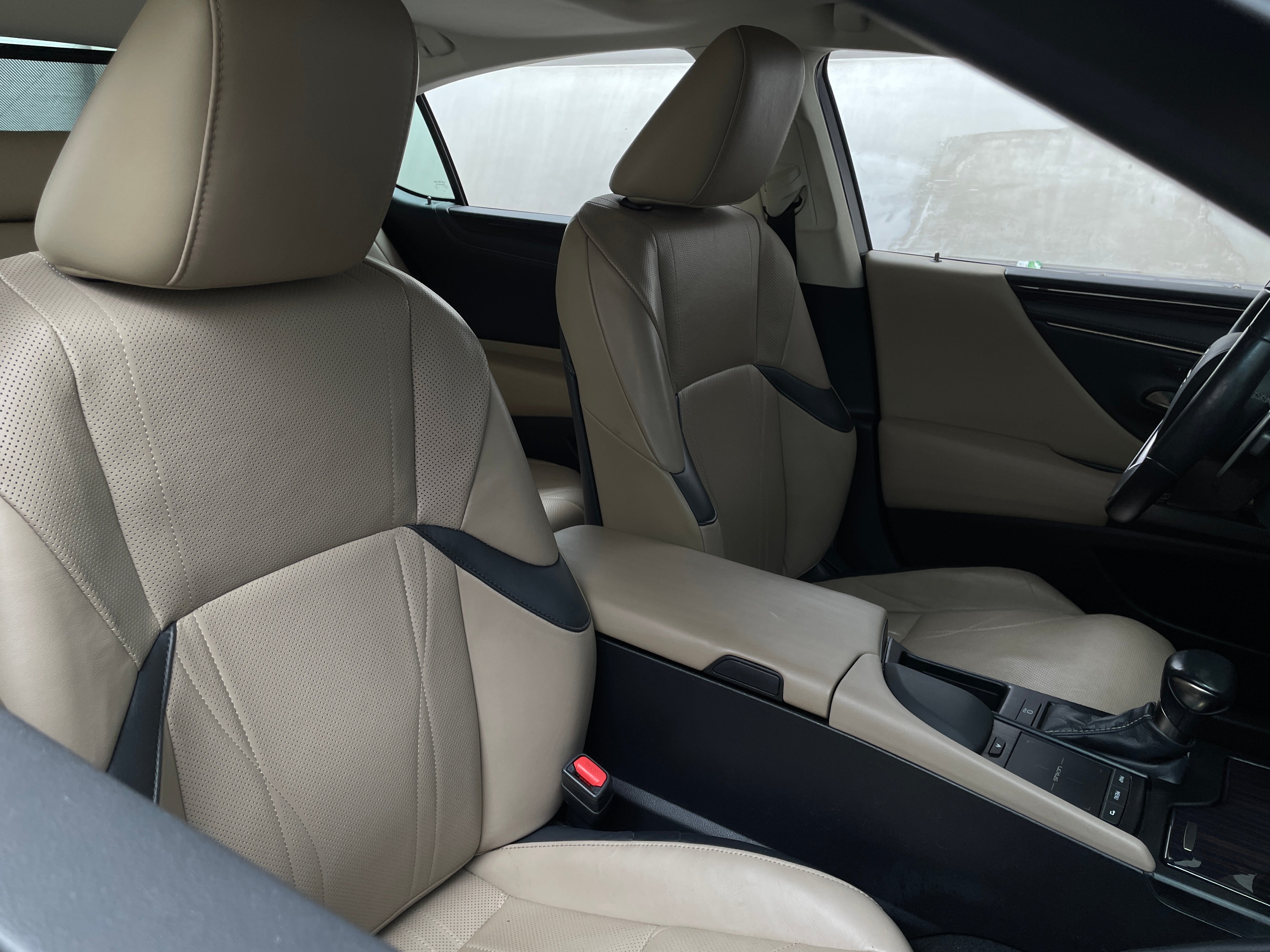 2019 Lexus ES