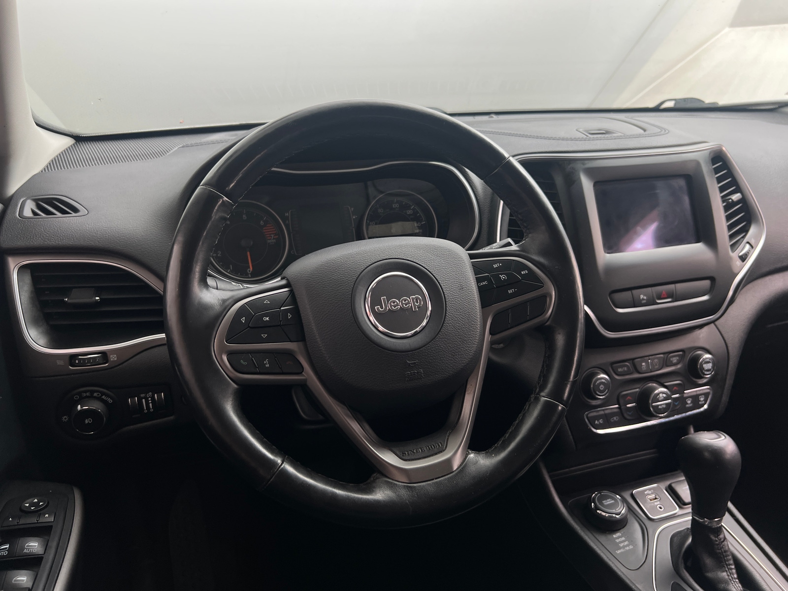 Thumbnail: 2019 Jeep Cherokee - 5
