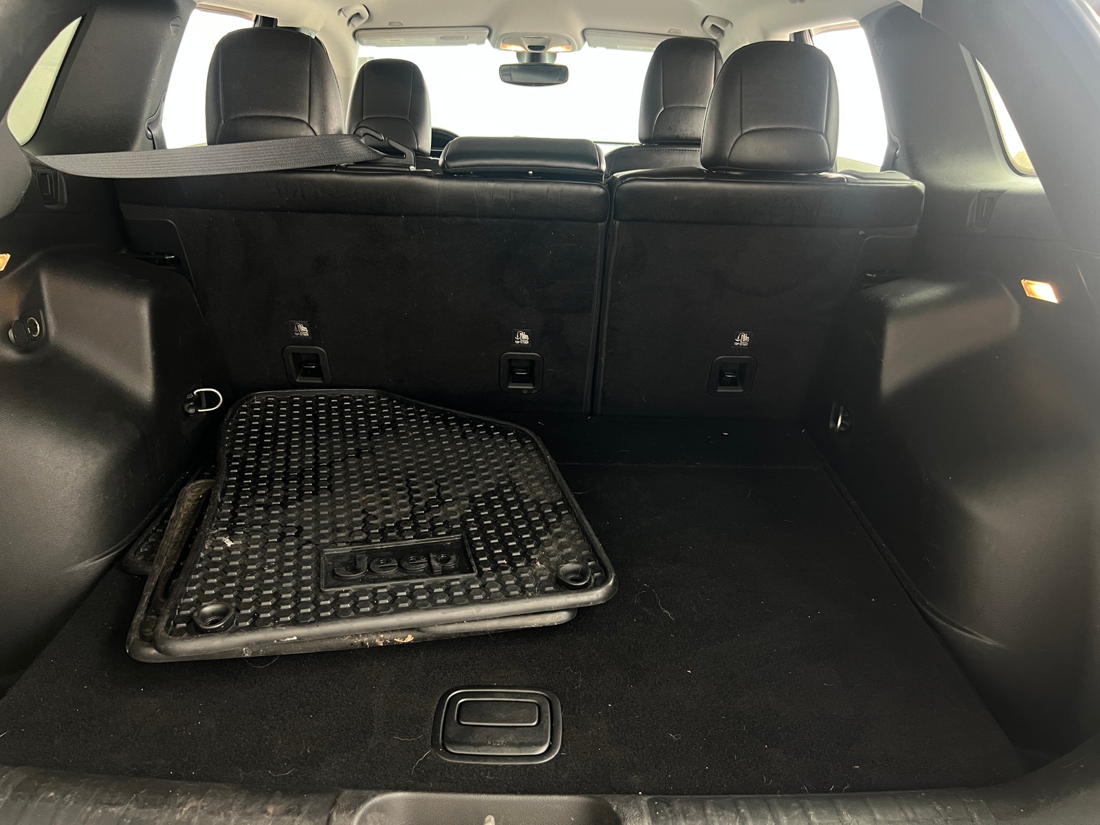 Thumbnail: 2019 Jeep Cherokee - 7