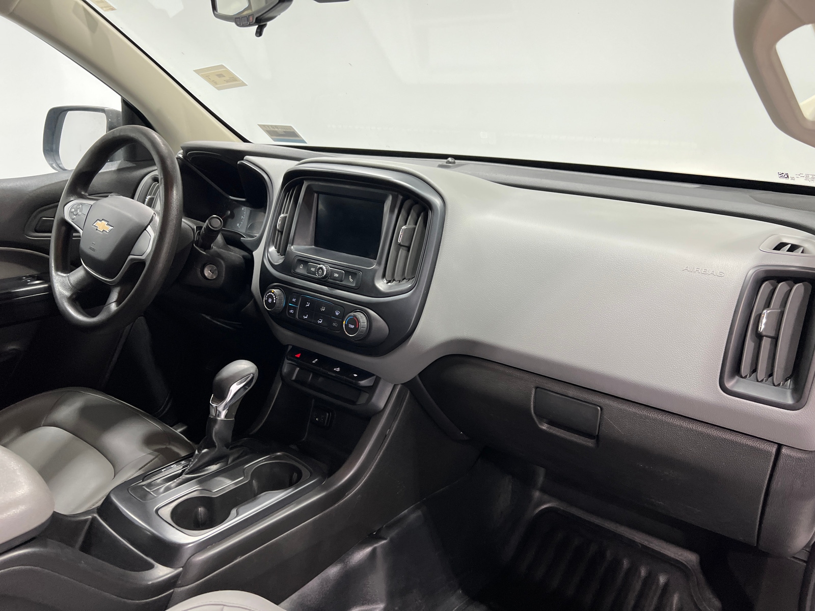 Thumbnail: 2022 Chevrolet Colorado - 3