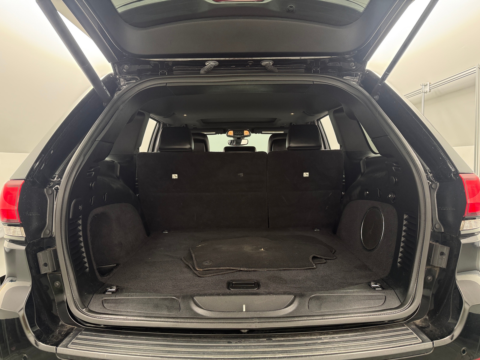 Thumbnail: 2019 Jeep Grand Cherokee - 6