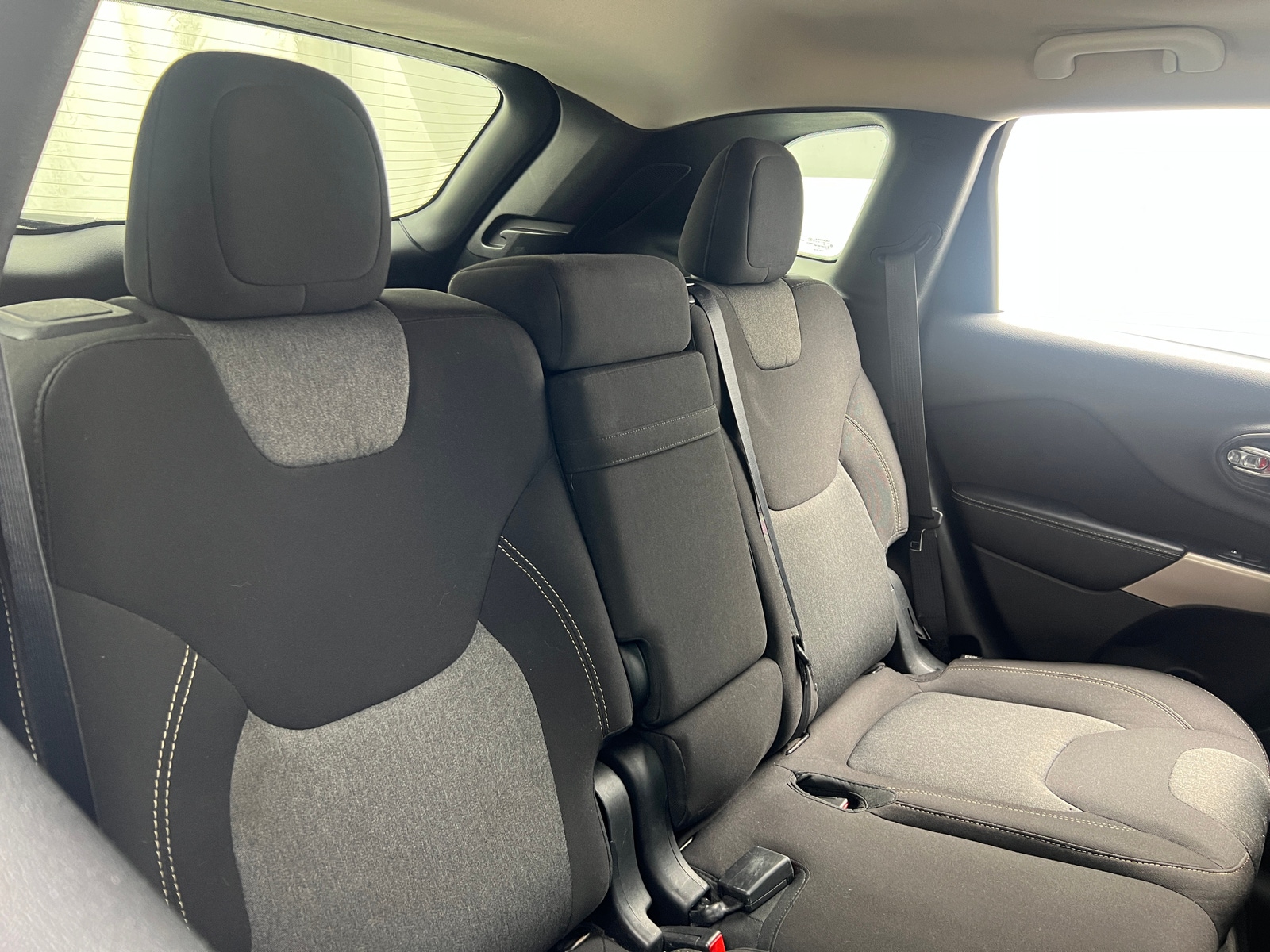 Thumbnail: 2018 Jeep Cherokee - 6