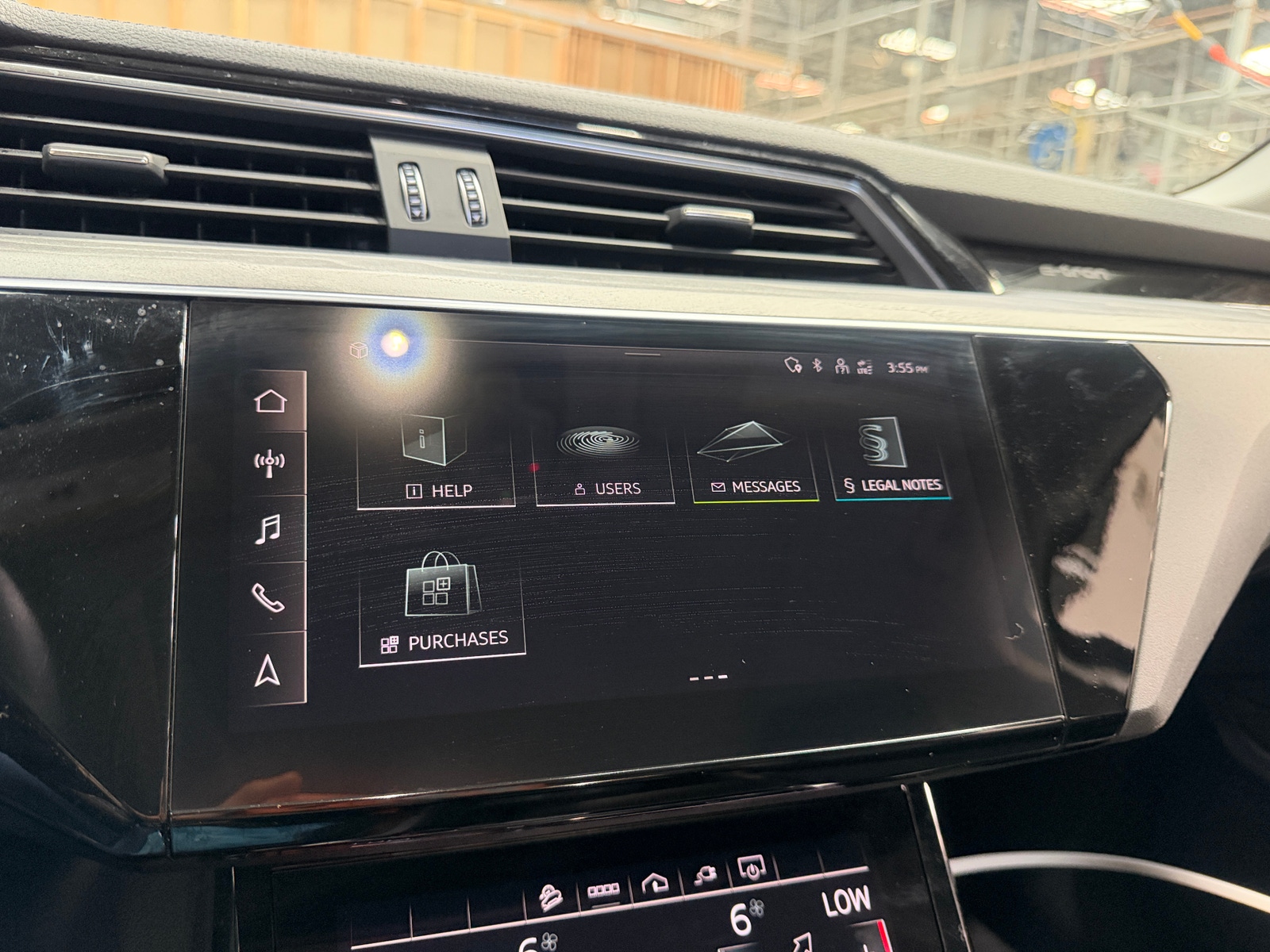 Thumbnail: 2021 Audi e-tron - 3