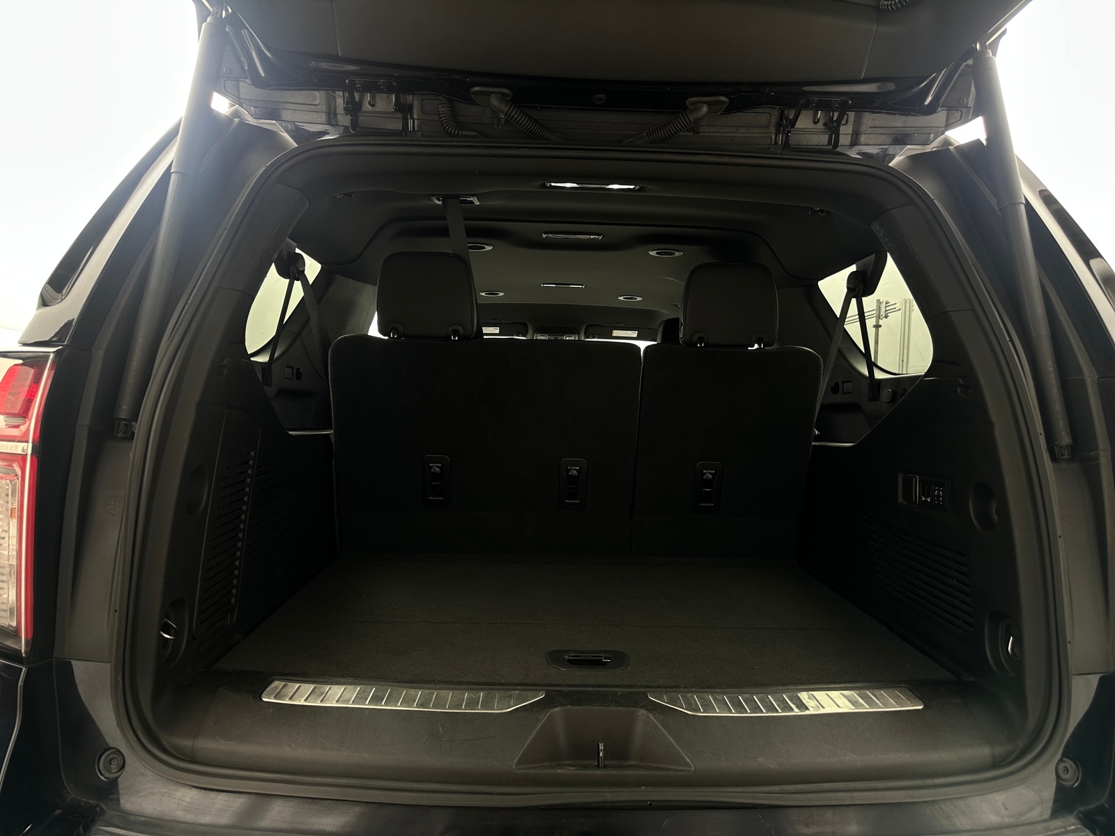 Thumbnail: 2023 Chevrolet Suburban - 6