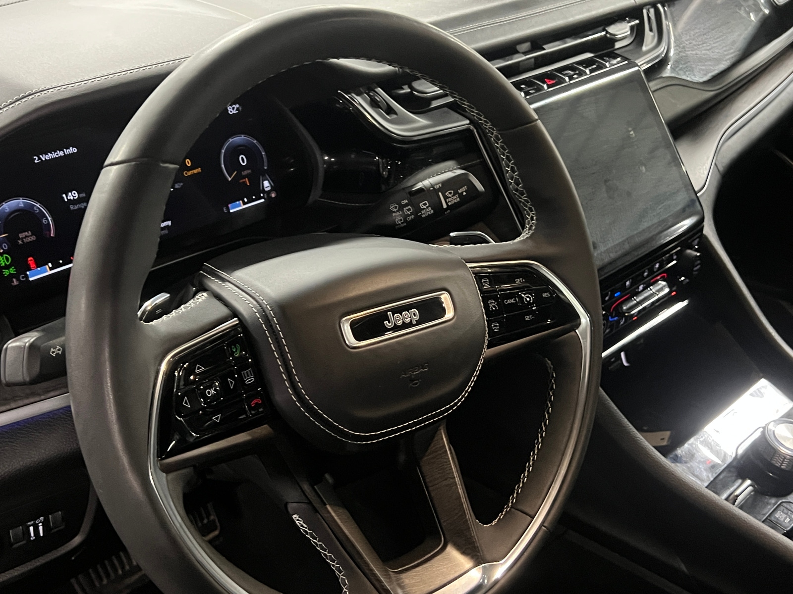 Thumbnail: 2023 Jeep Grand Cherokee L - 4