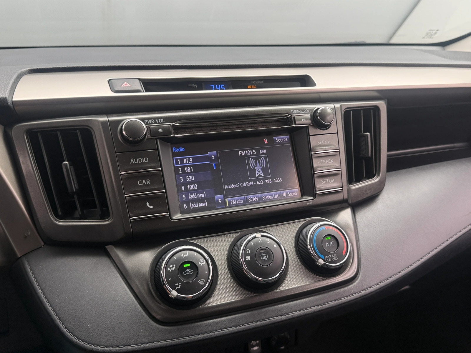 Thumbnail: 2014 Toyota RAV4 - 4