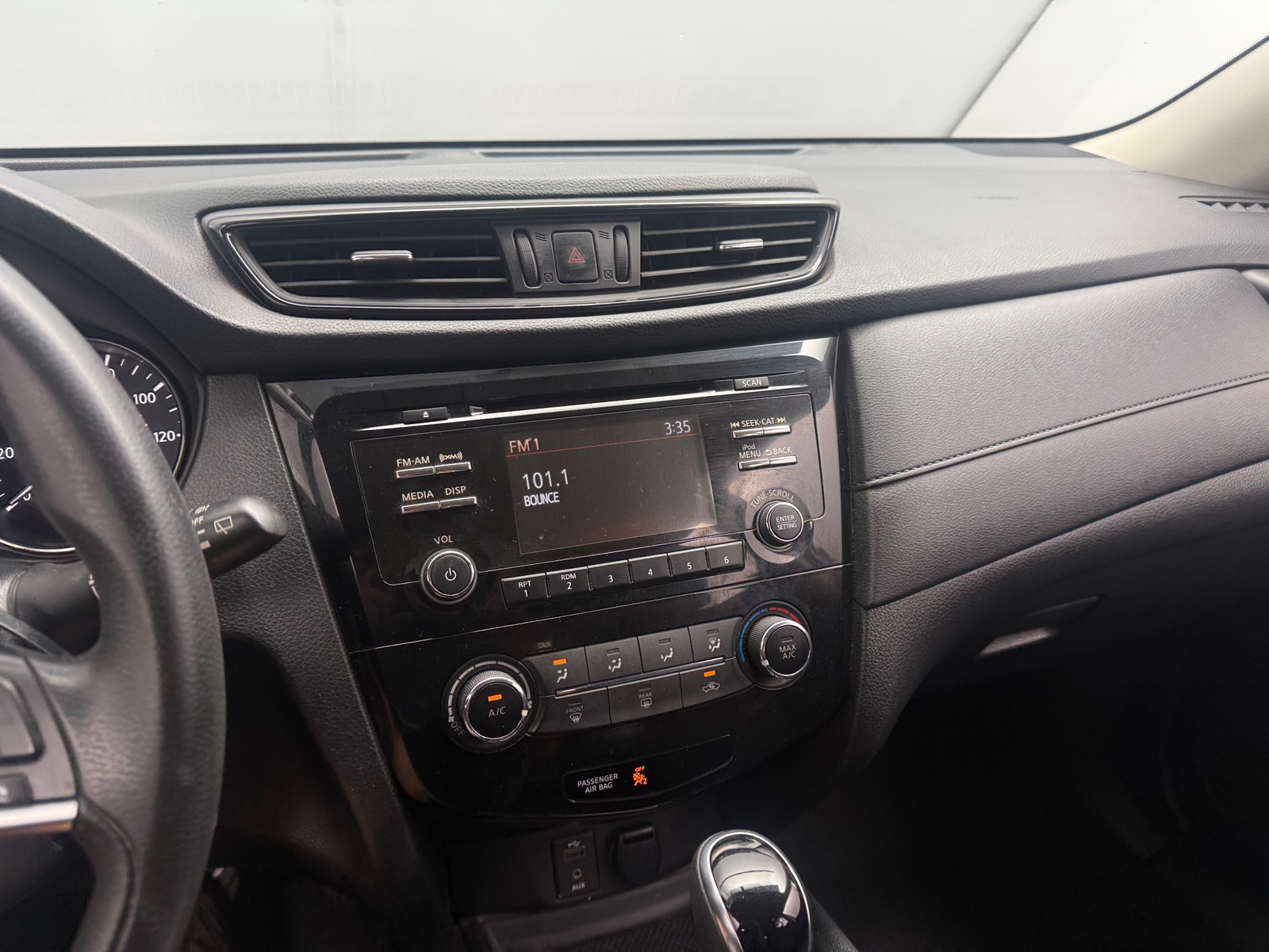 Thumbnail: 2017 Nissan Rogue - 4