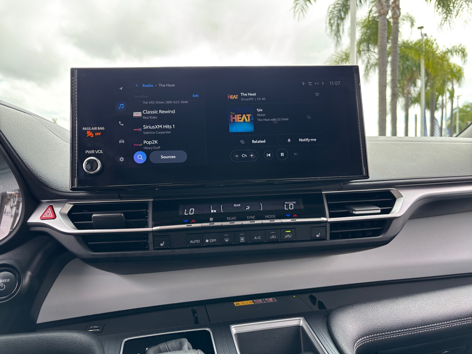 Thumbnail: 2025 Toyota Sienna - 3