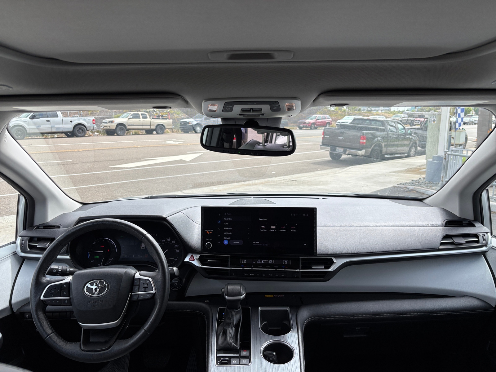 Thumbnail: 2025 Toyota Sienna - 2