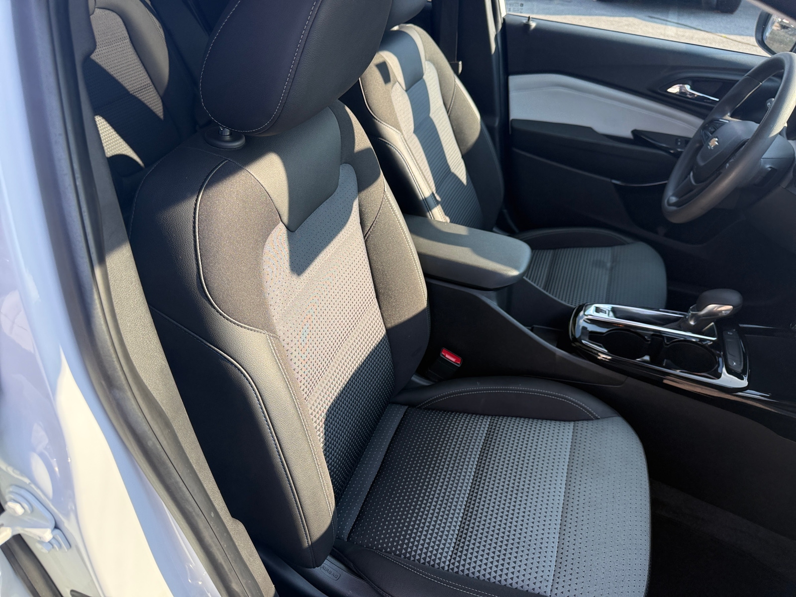 Thumbnail: 2025 Chevrolet Trax - 2