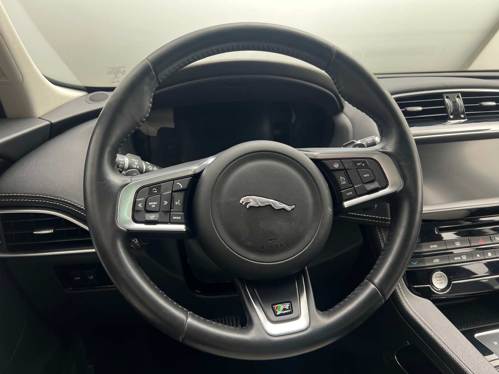 Thumbnail: 2017 Jaguar F-Pace - 5