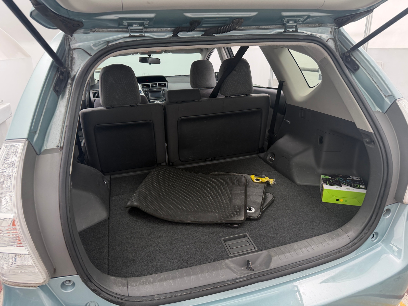 Thumbnail: 2013 Toyota Prius v - 7