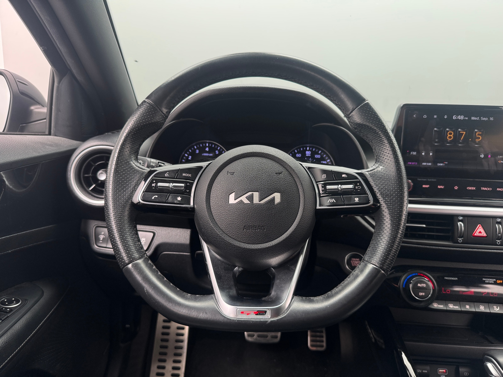 Thumbnail: 2022 Kia Forte - 4