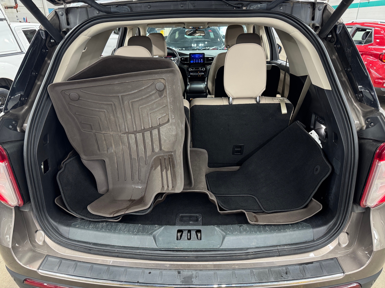 Thumbnail: 2021 Ford Explorer - 6