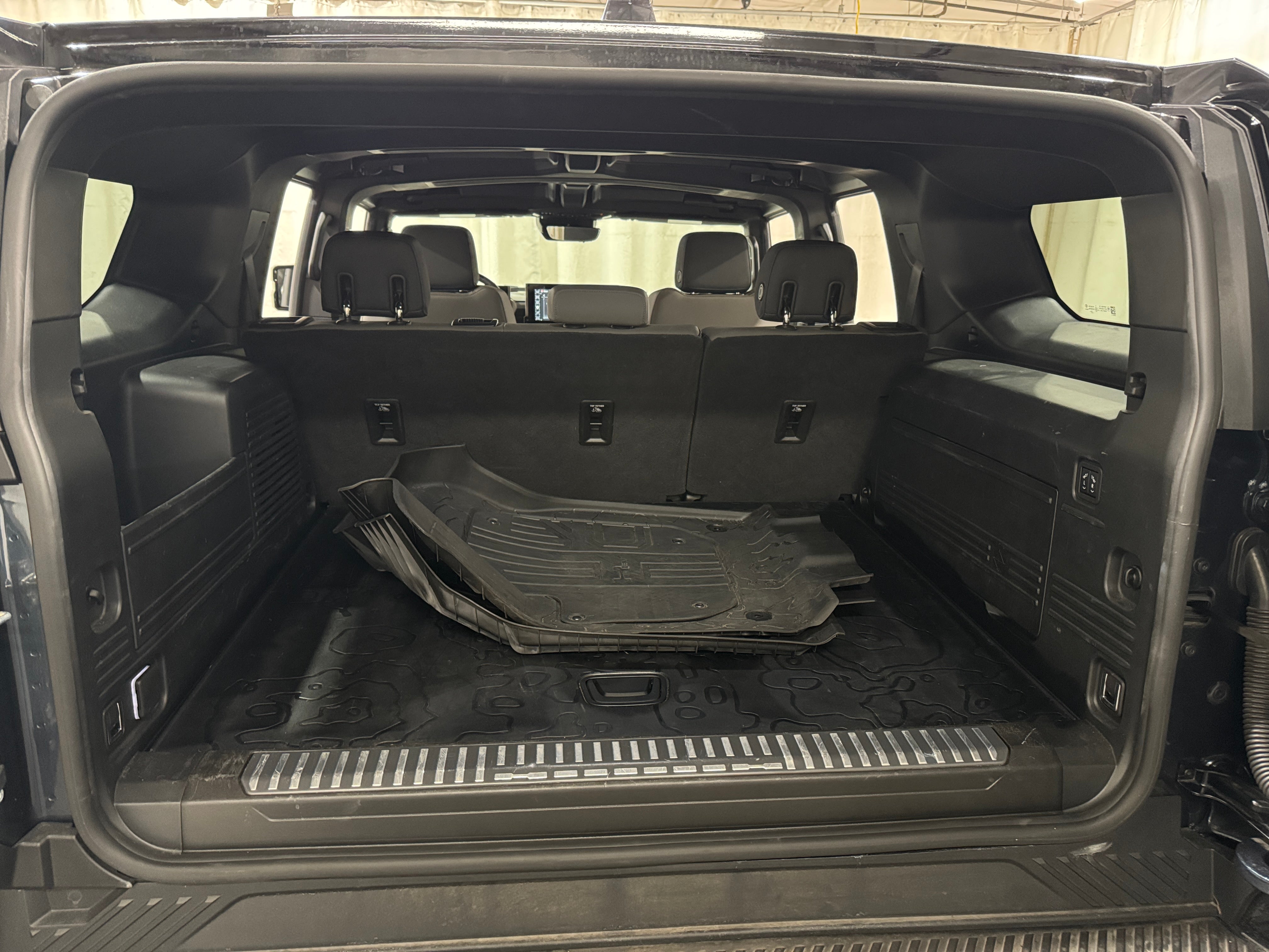 Used 2025 GMC HUMMER EV 2X with VIN 1GKT0NDEXSU116550 for sale in Auburn, WA