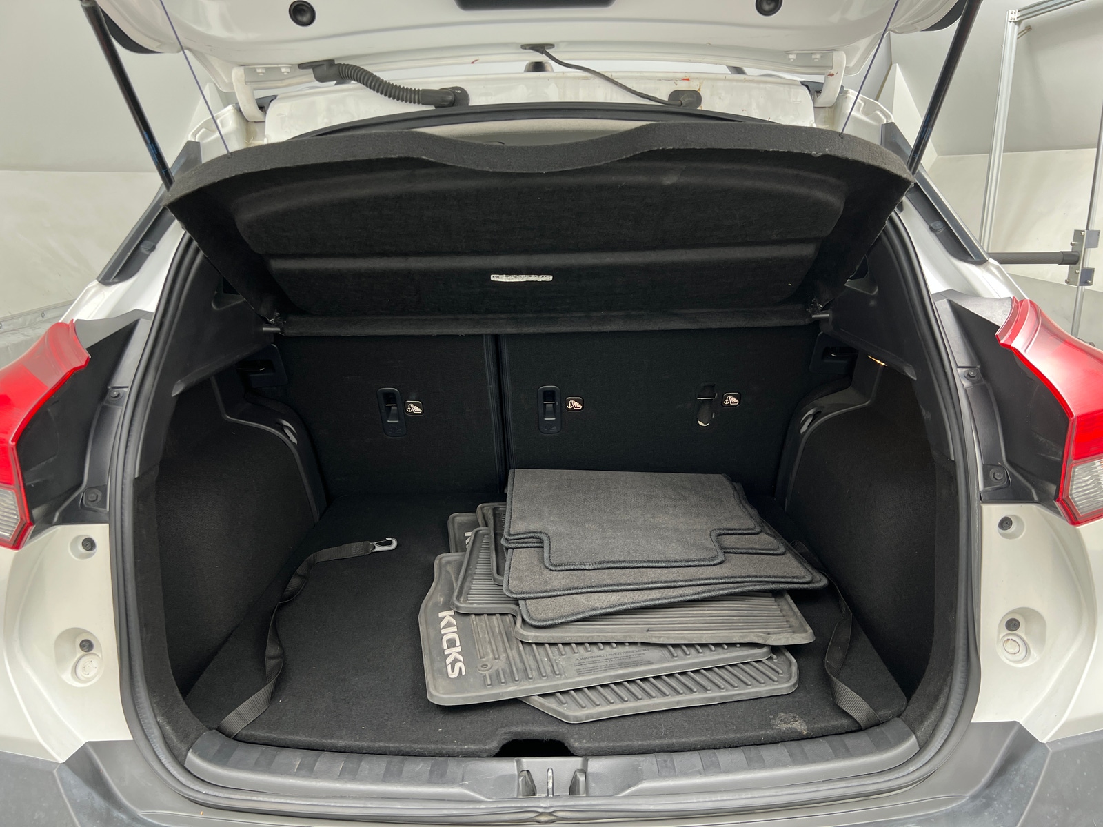 Thumbnail: 2020 Nissan Kicks - 6