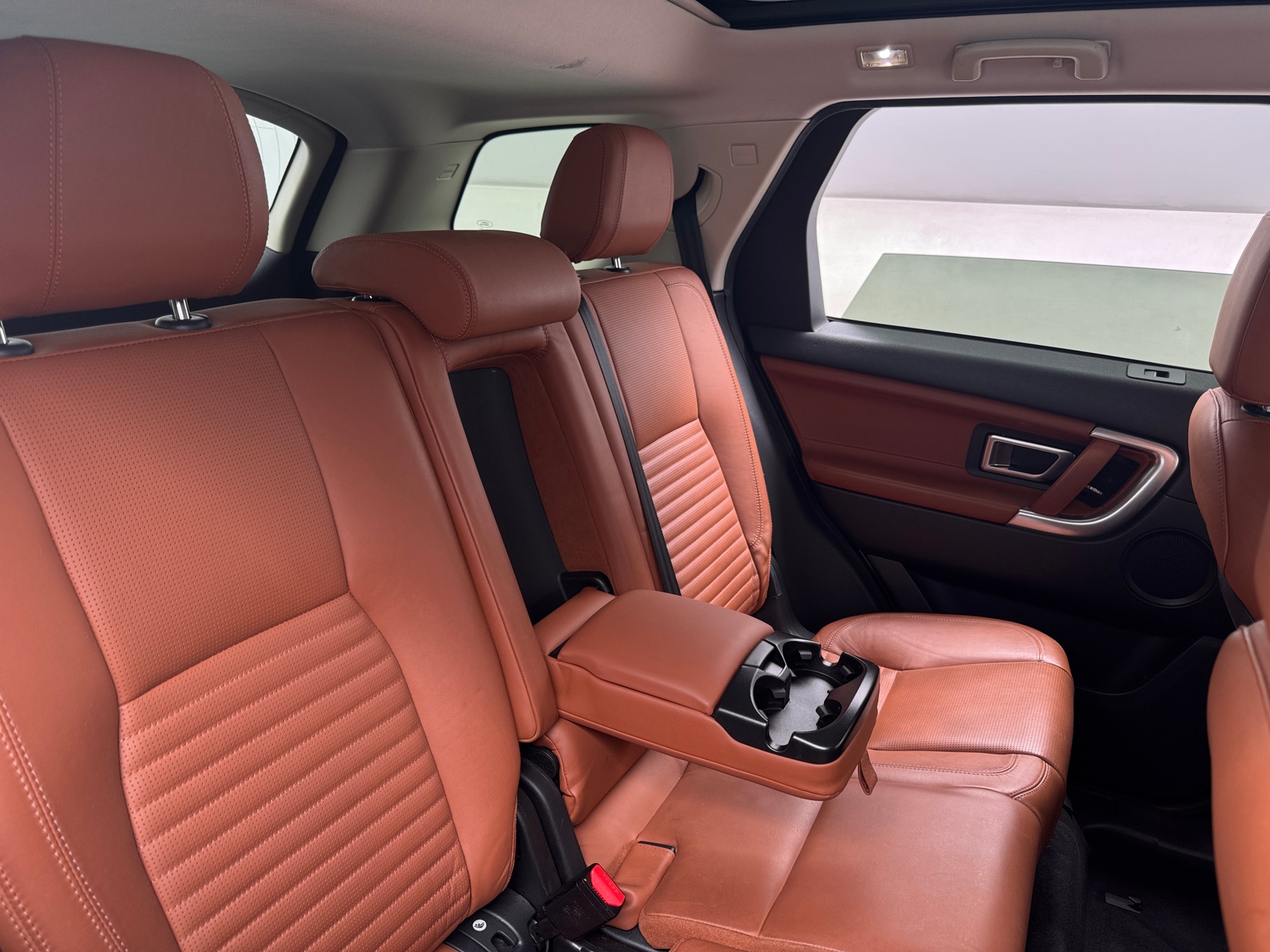 Thumbnail: 2017 Land Rover Discovery Sport - 5