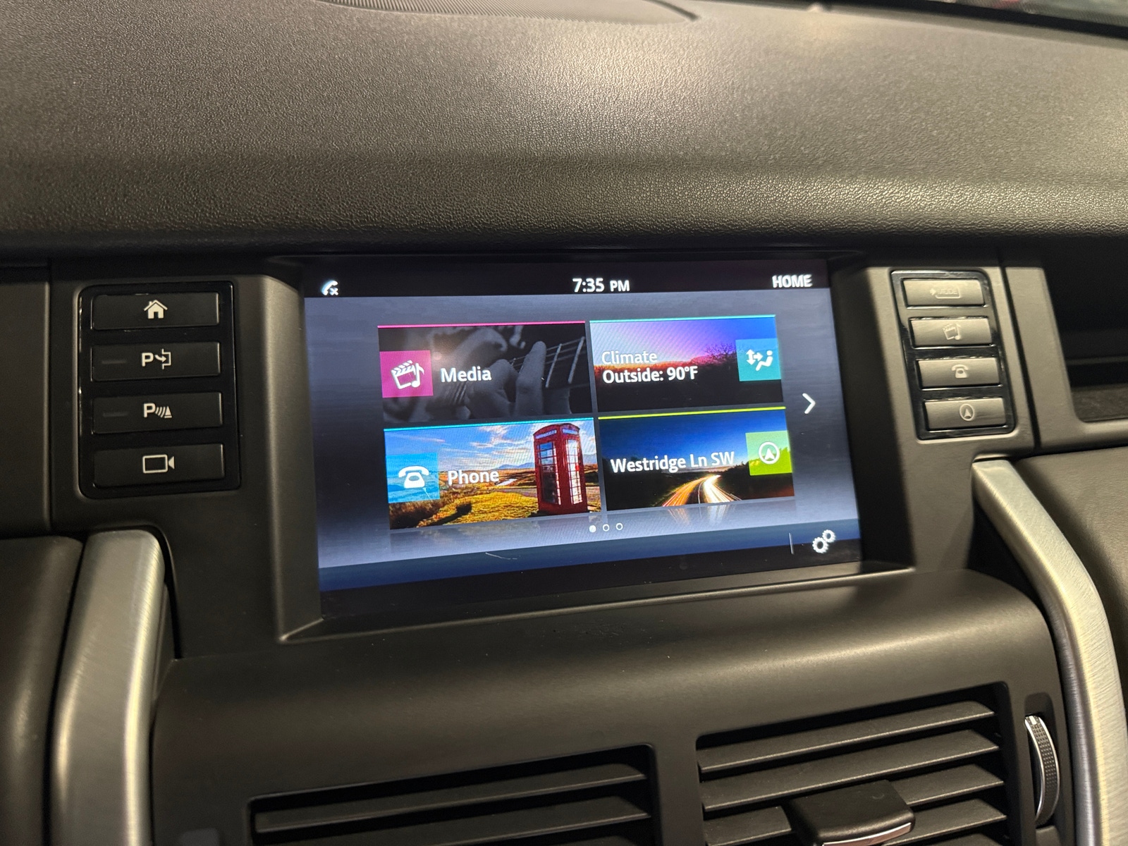 Thumbnail: 2017 Land Rover Discovery Sport - 3