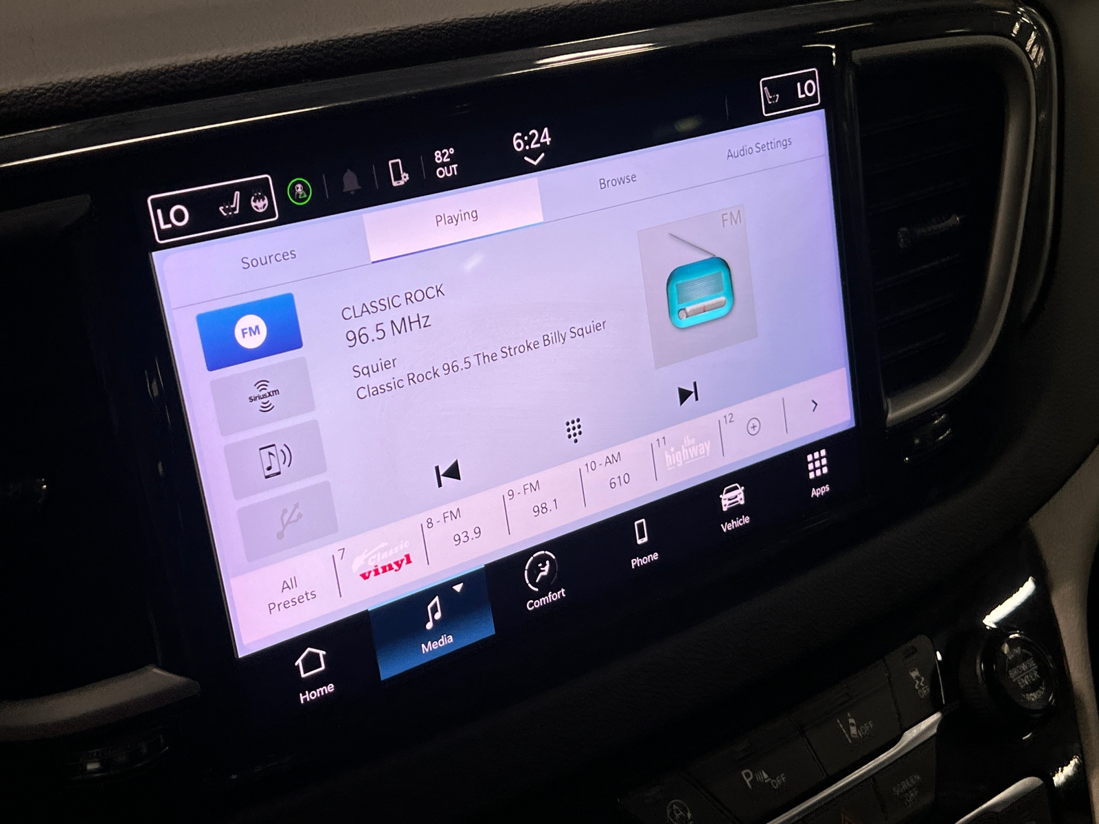 Thumbnail: 2024 Chrysler Pacifica - 3