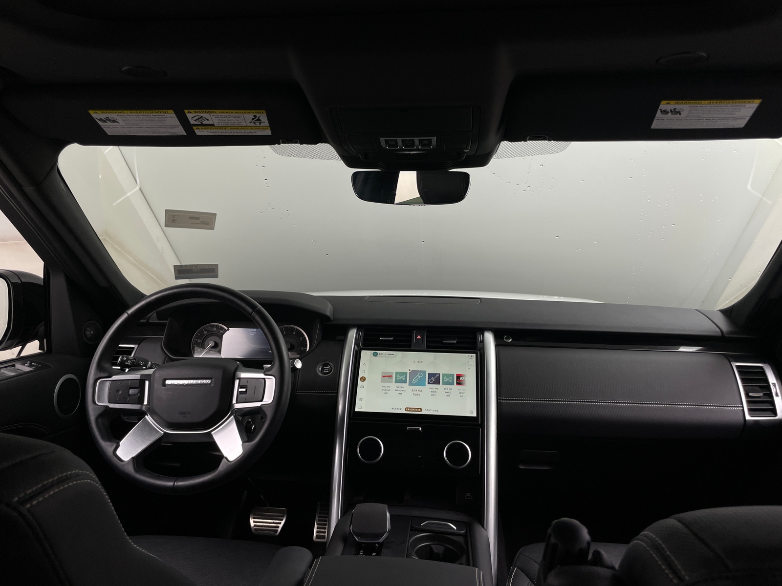 Thumbnail: 2023 Land Rover Discovery - 3