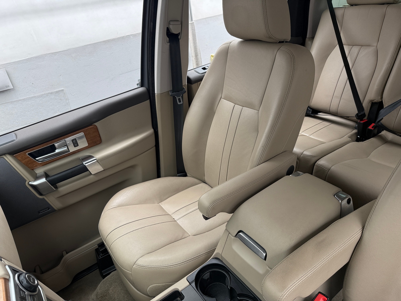 Thumbnail: 2016 Land Rover LR4 - 2