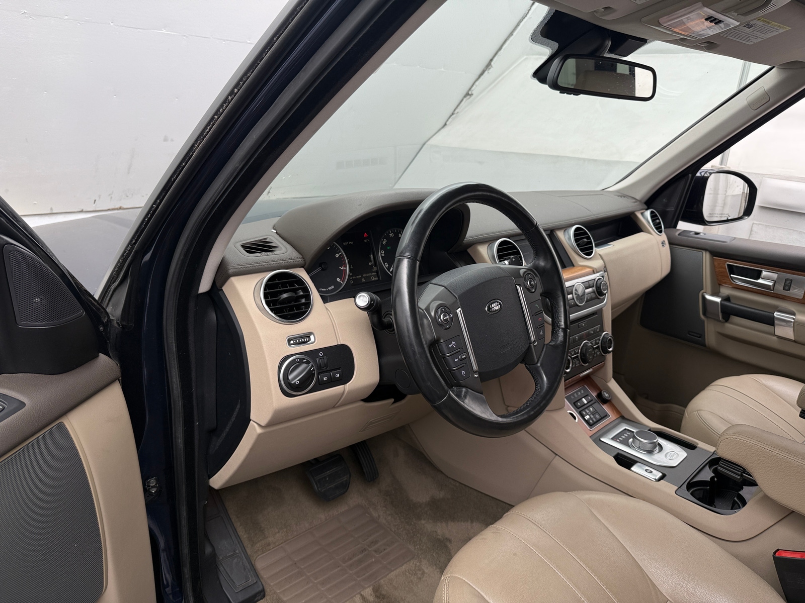 Thumbnail: 2016 Land Rover LR4 - 3