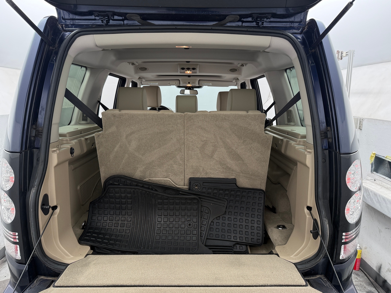 Thumbnail: 2016 Land Rover LR4 - 7