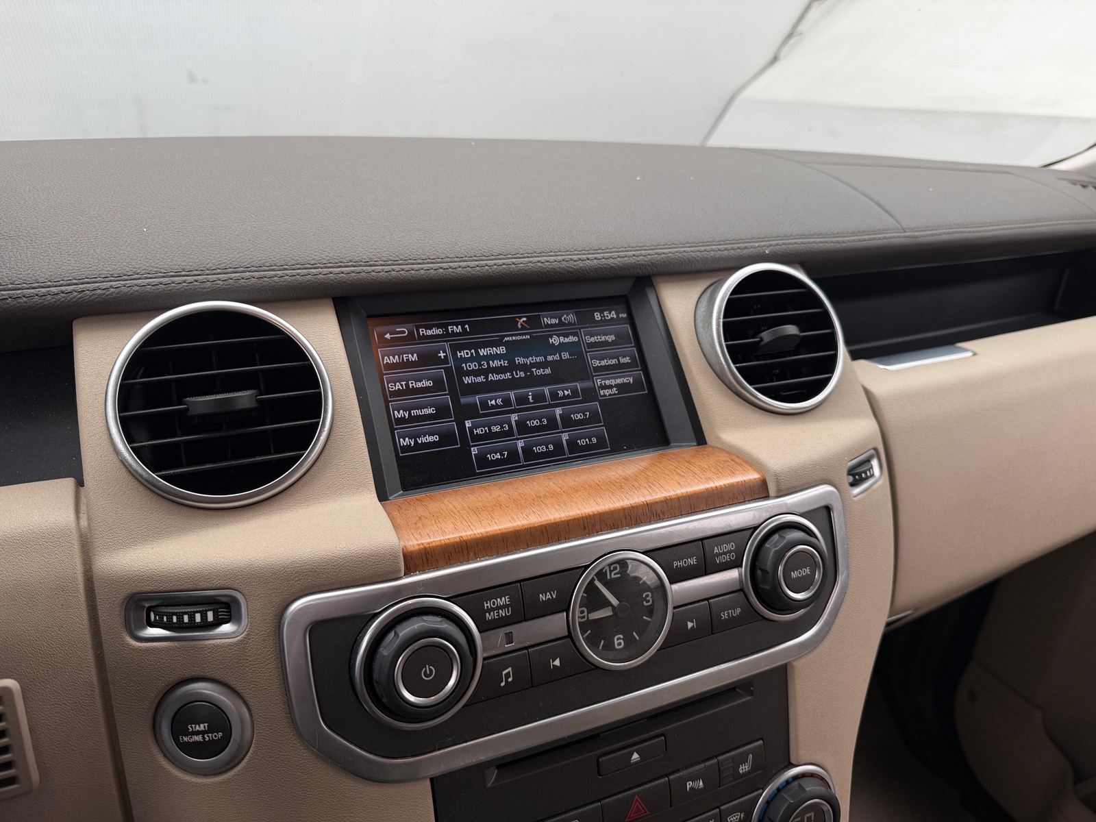 Thumbnail: 2016 Land Rover LR4 - 4