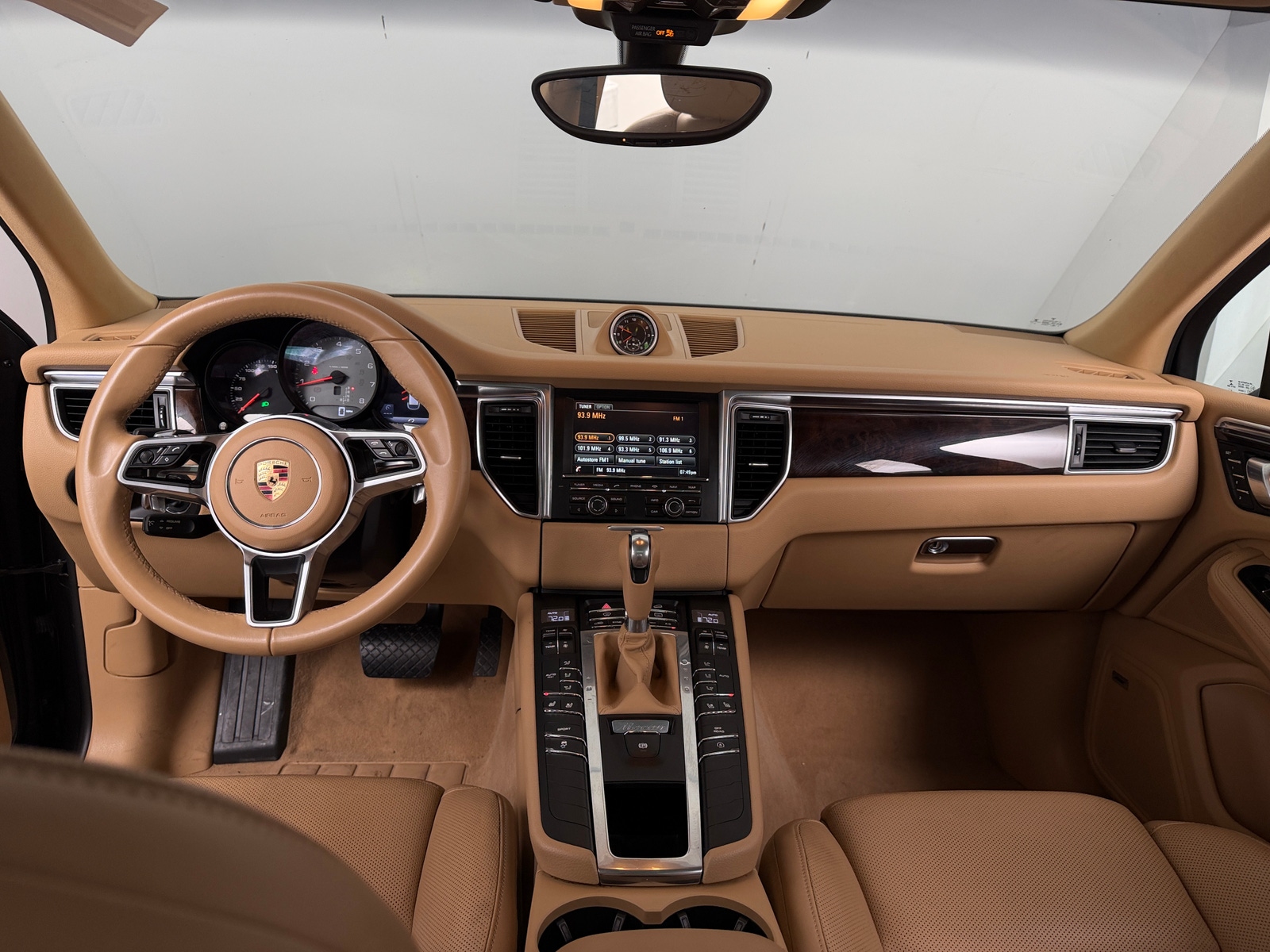 Thumbnail: 2016 Porsche Macan - 2