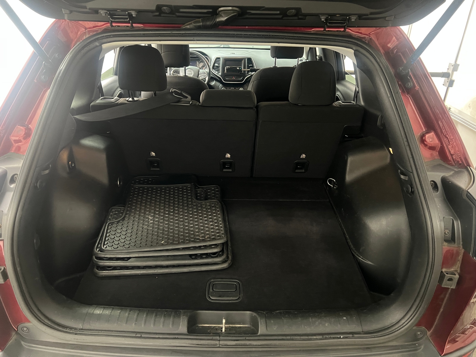 Thumbnail: 2019 Jeep Cherokee - 7